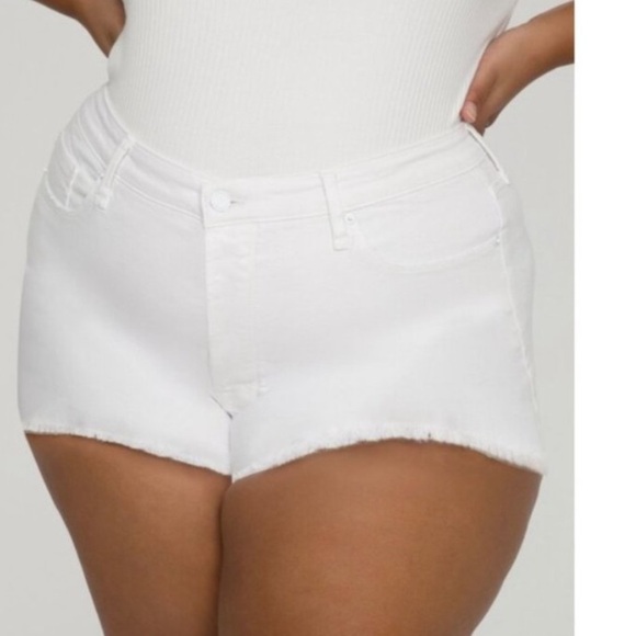 NWT! Good American Bombshell Denim Shorts plus 24 - Picture 2 of 8